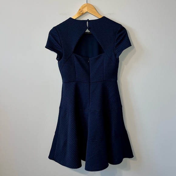 Eliza J Navy Short Sleeve Open Back Fit and Flare Mini Dress 2P - Picture 4 of 12
